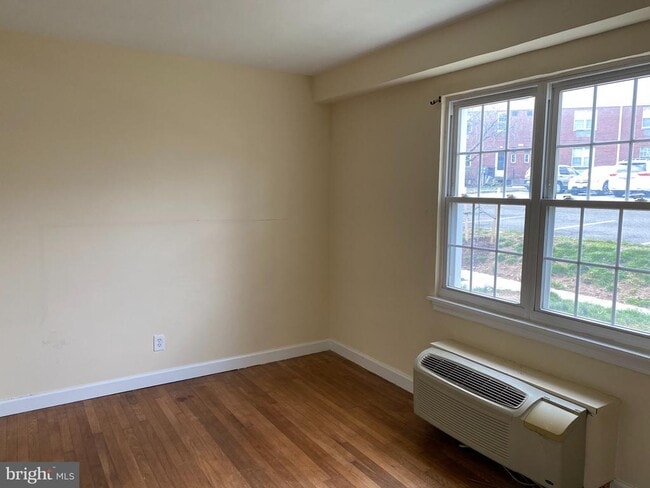 Building Photo - 203 E Glebe Rd Unit D