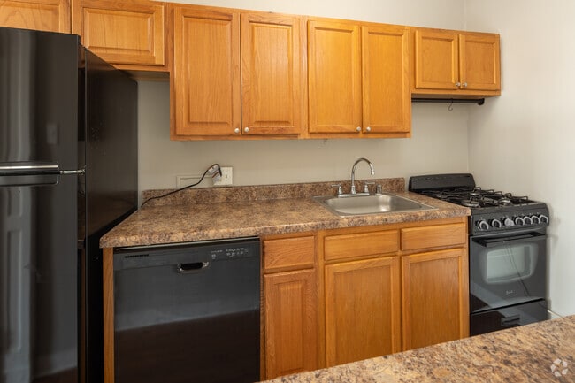1BR, 1BA - 875 SF