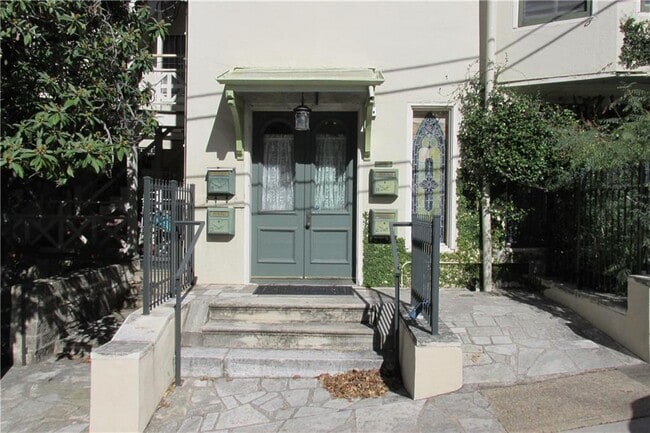 Building Photo - 800 San Antonio St Unit 6