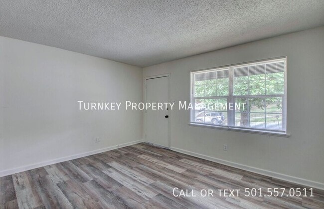 Photo - 319 Malibu Dr