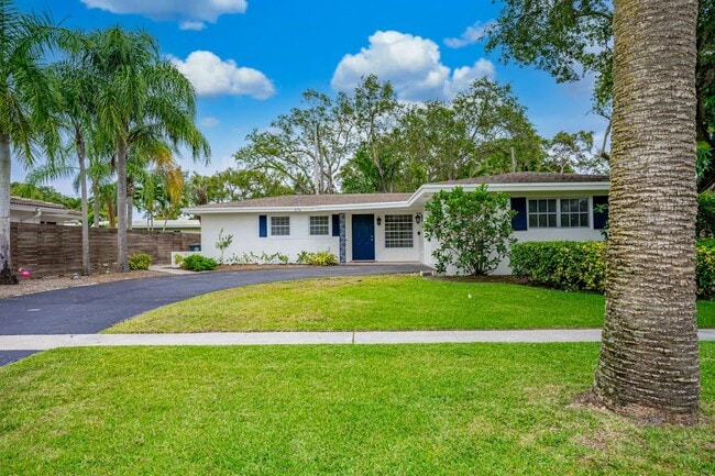 Building Photo - 276 SW 7th Ave