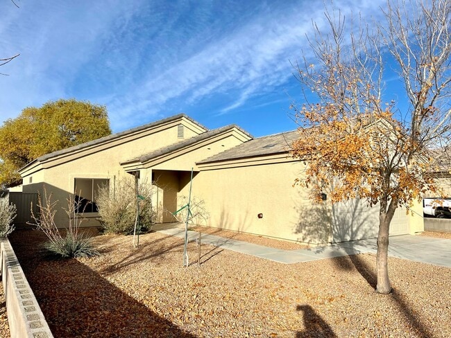 Photo - Beautiful 3 Bedroom Home in Central Kingman!