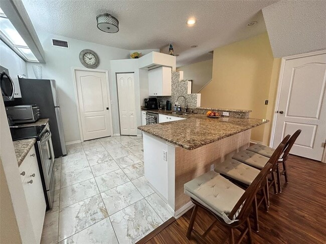 Photo - 245 Hemingway Dr