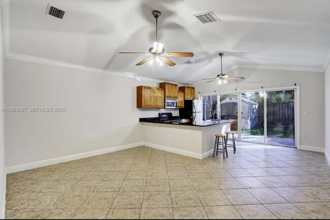 Photo - 4728 Clemens St