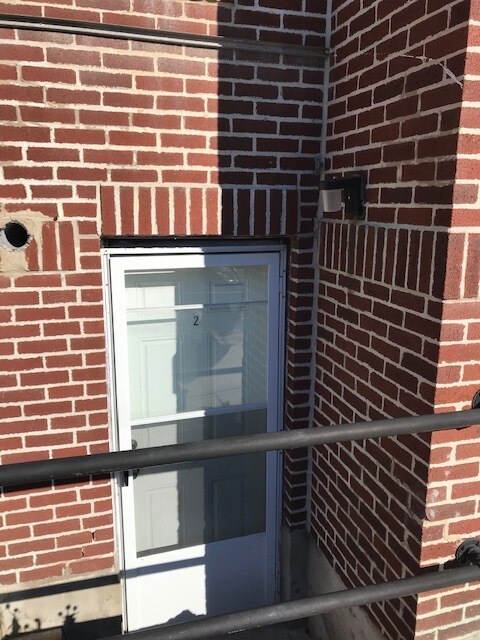 private entrance - 4805 Ventnor Ave Unit 2