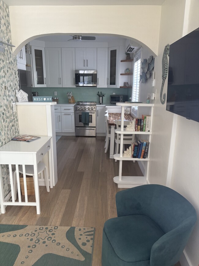 Photo - 3203 NE 5th St Unidad Sudo's Beach Apt