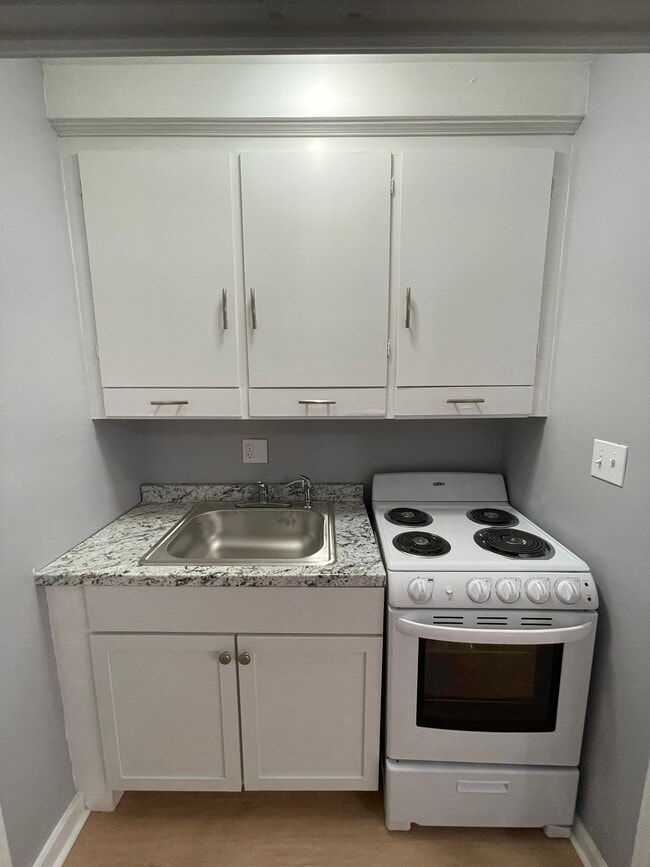 Photo - 10400 Beaconsfield