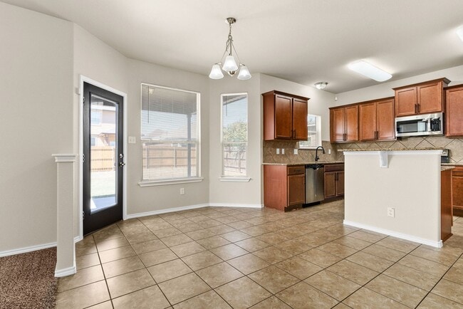 Photo - 1st MONTH FREE RENT!!