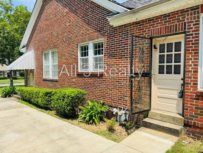 3417 Wellington Rd
