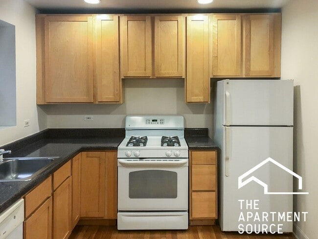 Photo - 3926 N Pine Grove Ave Unit G