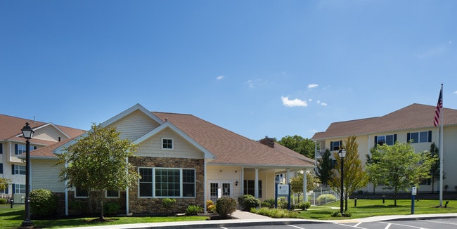 Exterior de la casa club - Abbott Landing, LLC