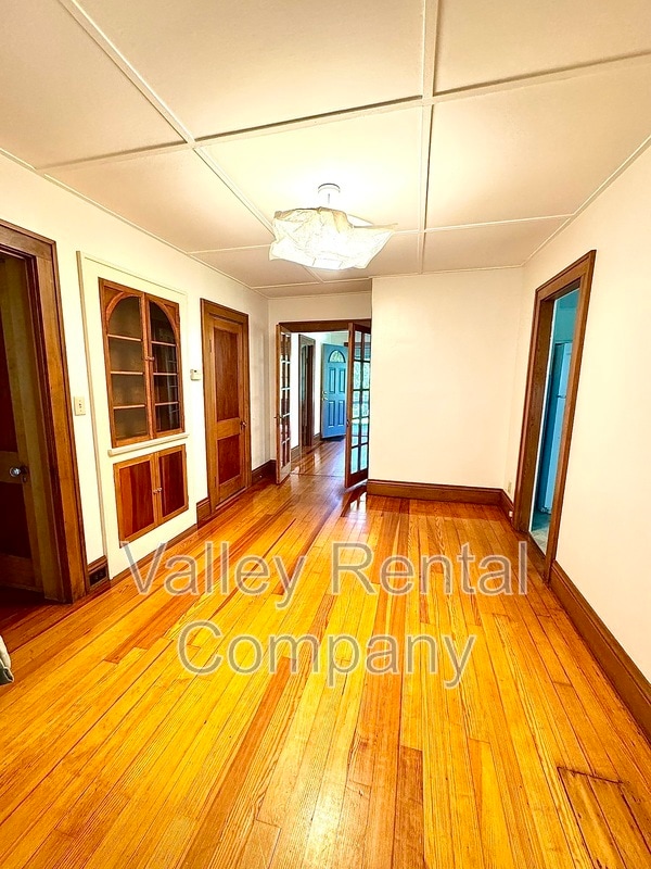 Photo - 323 Pelham Rd
