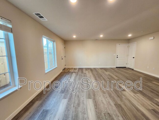 Photo - 934 W Alameda St