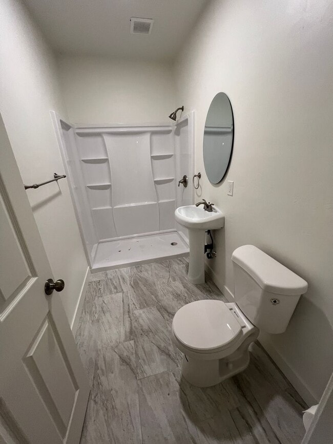 Photo - Recently Remodeled 1 Bed. Apt. Near Shopping & Public Transportation