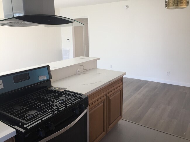 954 S Barrington Ave Unit C