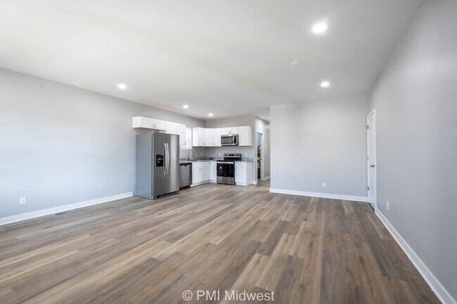 "Charming 3-Bedroom Duplex Oasis with 2 Full Baths on Herbert Street - Your Ideal Indianapolis Re...