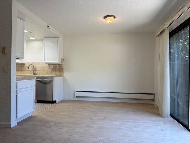 Photo - 704 Winstead Ct