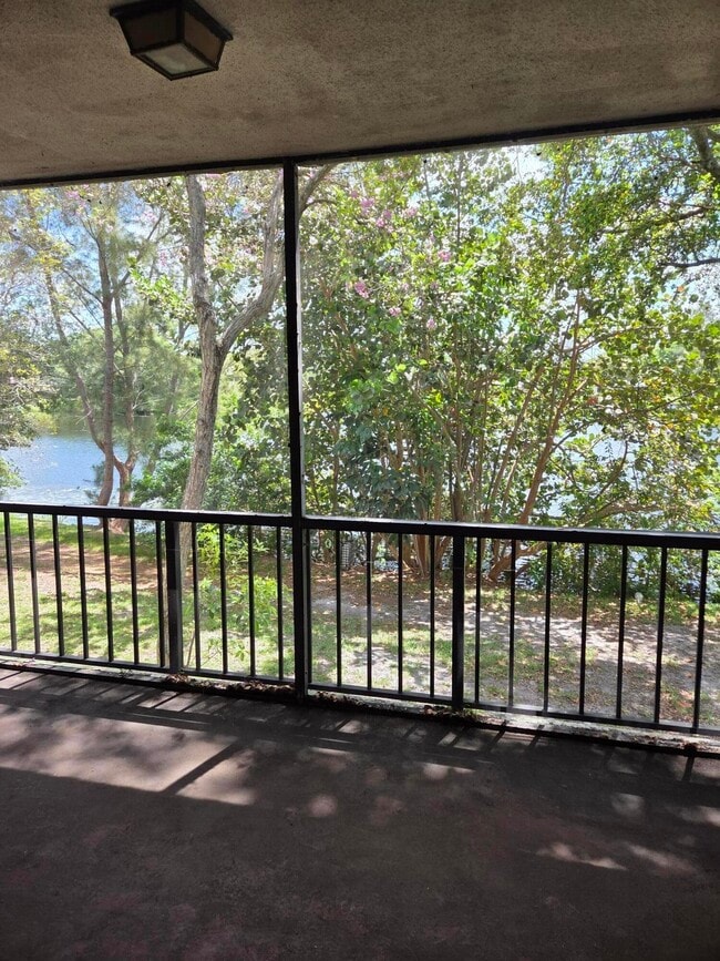 Photo - 3720 Inverrary Dr Unit 2b