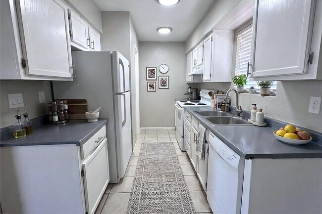 Photo - 707 W 1st Ave Unit Apt 102