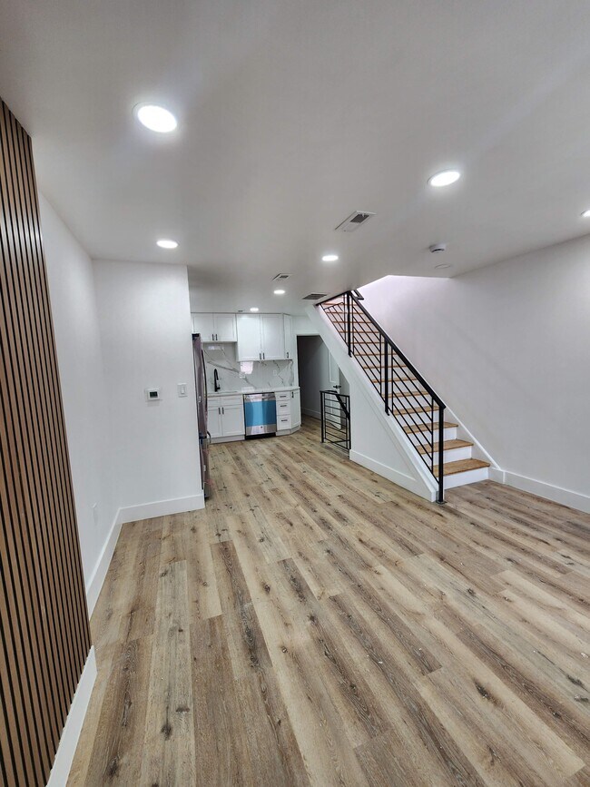 Photo - 1734 W Seybert St