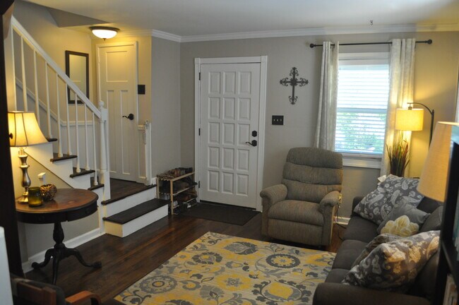 Photo - 107 S Iris St