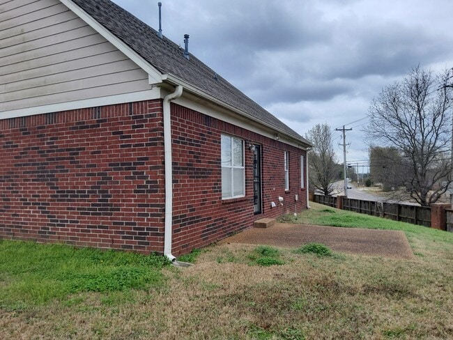 Photo - 10052 Lynham Cove