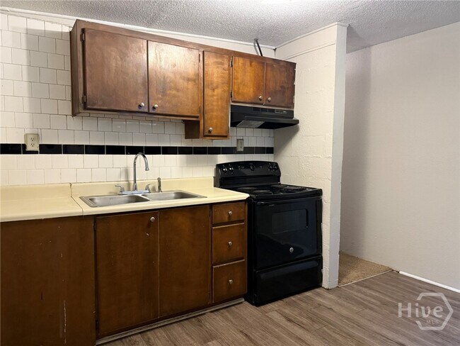 Photo - 321 Strickland St