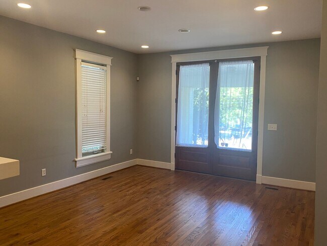 Photo - Vanderbilt Place - Wonderful Location 3 bedrooms/3 1/2 baths