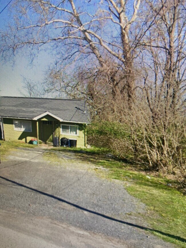 Building Photo - 291 Summers School Rd Rental