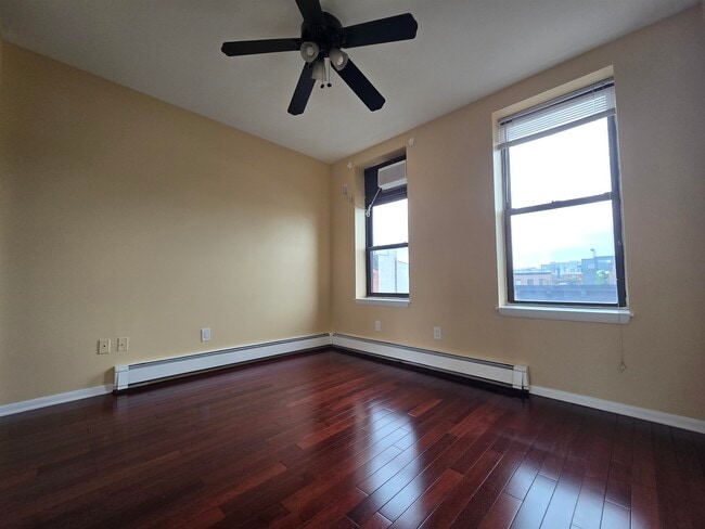 Building Photo - 809 Park Ave Unit 5R