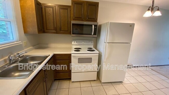 Photo - 52 Candlewood Ct