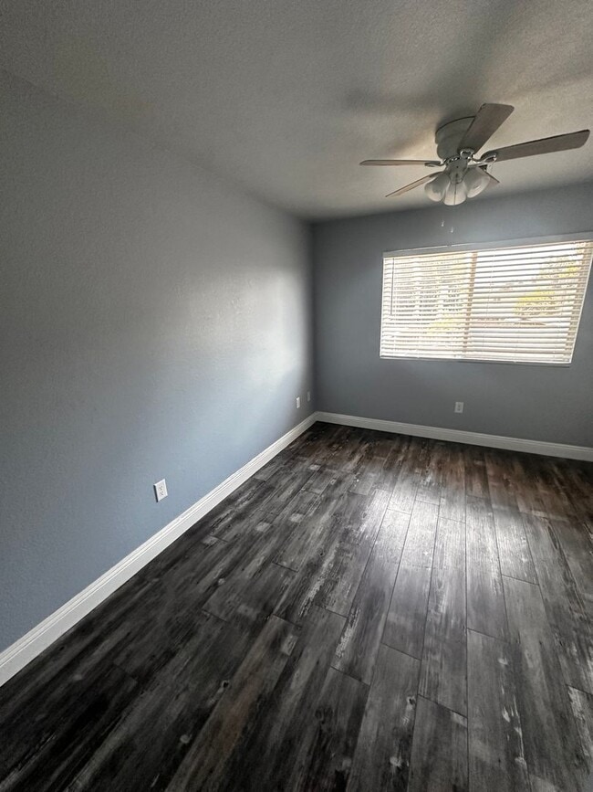Photo - 3 Bedroom 1.5 Bathroom Condominium For Rent
