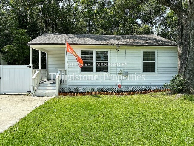 Building Photo - 2748 Gilmore St Rental