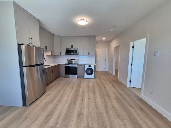 2303 Hudson Ter Unit Suite