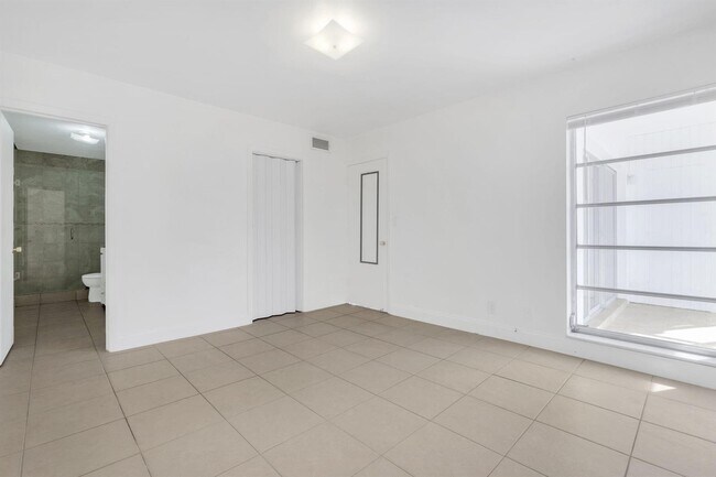 Photo - 2970 NE 16th Ave Unidad 211