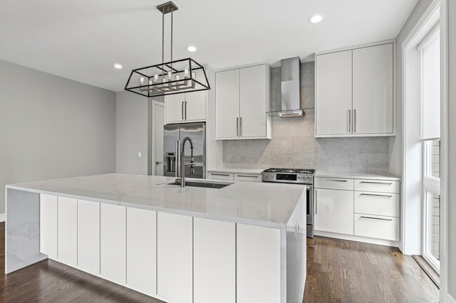 Photo - 2239 W Belmont Ave Unit 2