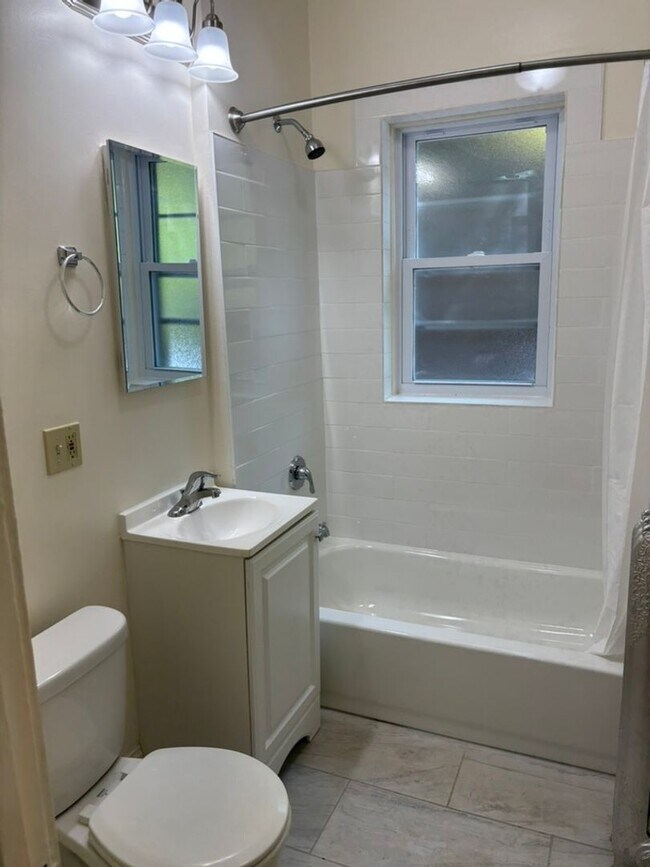 Photo - 3506 N Wolcott Ave Unit 3506-1