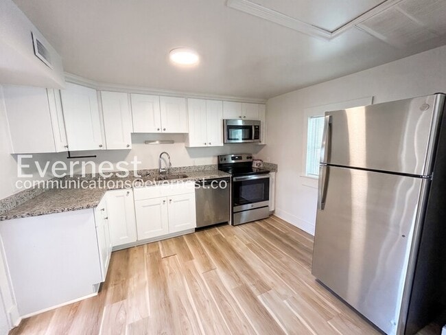 Photo - 3 Bed/1 Bath Home with Fenced Yard / Pet-Friendly / Available Soon!