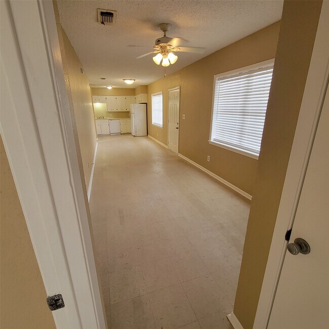 Photo - 802 Avenue K Ave Unidad 4