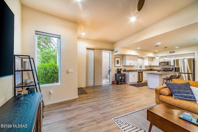 Photo - 840 E Park Modern Dr House