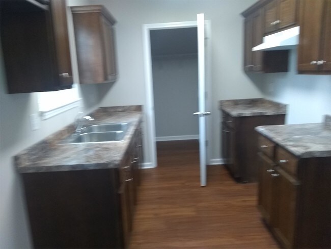 Photo - 2043 Leota St