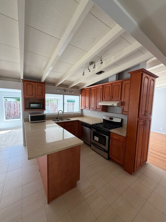 Photo - 3630 Lupine Ave