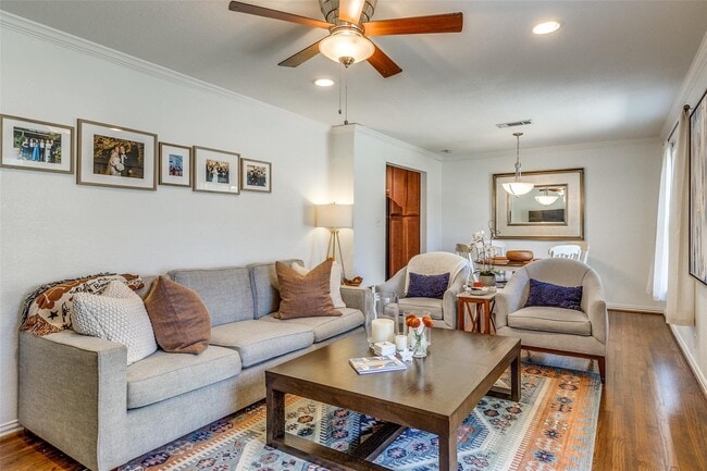 Photo - 3732 Seguin Dr