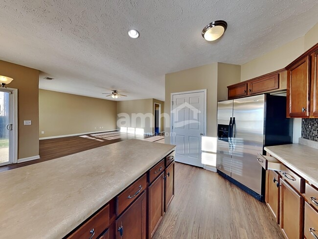 Photo - 533 Callie Ave