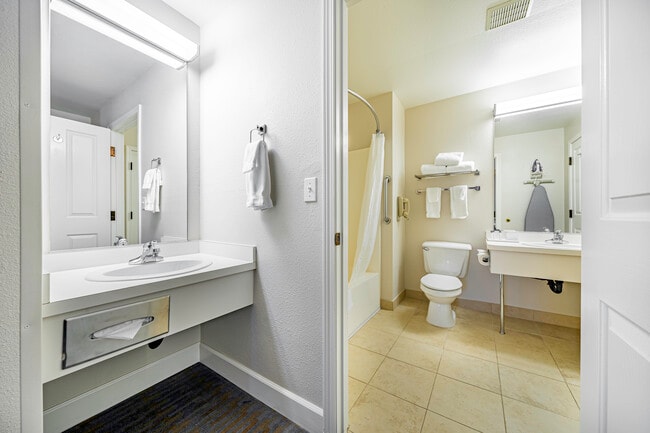 King Suite & Double Bed Suite - Bathroom
