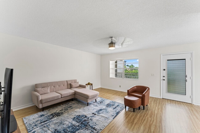 Photo - 230 Normandy Ln Unit E