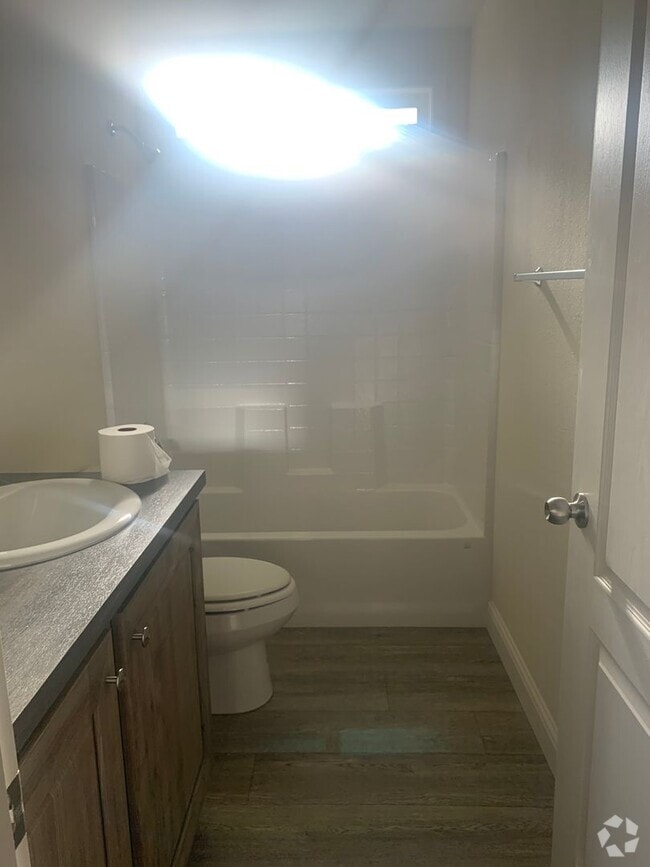 Building Photo - Central Paradise Location Brand Newer 3 be... Rental