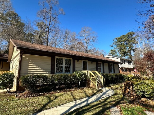 Building Photo - Adorable 3-Bedroom Home in the Heart of Cary with an Amazing Outdoor Space + Fenced Backyard!