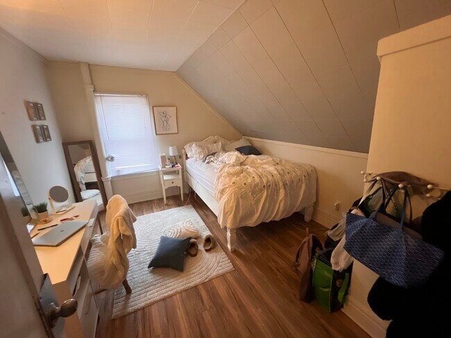 Photo - 417 Albert St