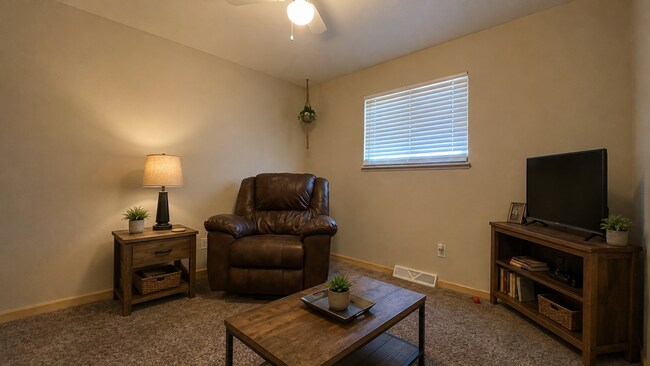 Photo - 1932 W Plum St
